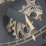 Horloge décorative avec engrenage en mouvement