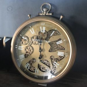 Horloge murale moderne avec engrenage visible