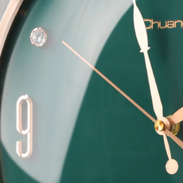 Élégante horloge Balancier pour un style contemporain