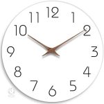 Horloge décorative blanche avec accents en bois naturel