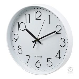 Horloge blanche minimaliste pour un intérieur élégant