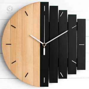 Horloge en bois au design élégant et naturel