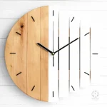 Horloge en bois avec une finition artisanale raffinée
