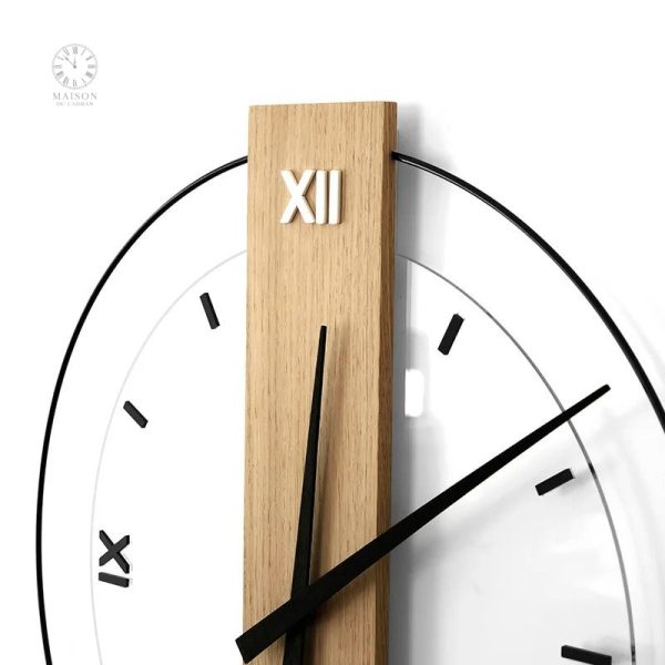 Horloge murale en bois au style classique et intemporel