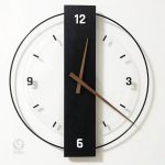 Horloge en bois, esthétique vintage avec chiffres romains
