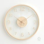 Horloge murale en bois moderne et stylée