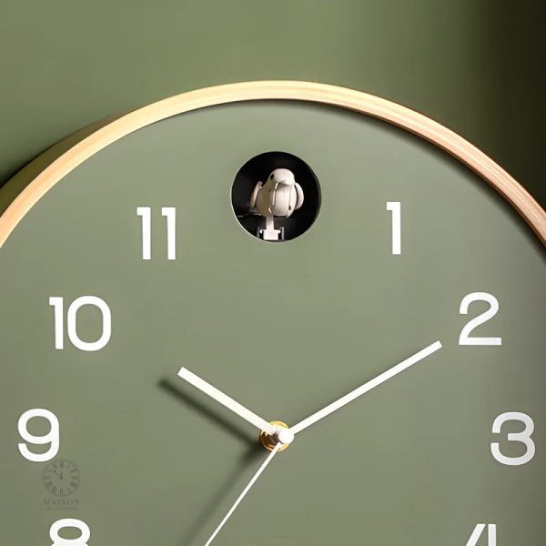 Horloge en bois avec finition artisanale