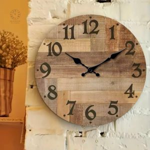 Horloge vintage en bois au design élégant