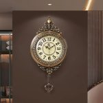 Horloge rétro en bronze, style classique et intemporel