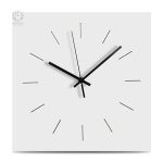 Horloge carrée moderne avec fond blanc épuré