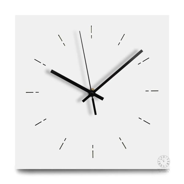 Horloge blanche au design carré, idéale pour le bureau