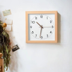 Horloge carrée en bois élégante et moderne