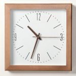 Horloge carrée en bois, ajout esthétique à votre mur