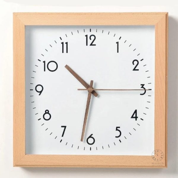Horloge murale carrée en bois naturel