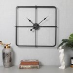 Horloge carrée décorative ajoutant du style à votre espace