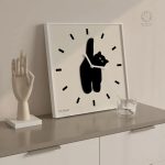 Horloge murale Chat au style moderne et ludique