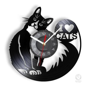 Horloge design chat avec affichage numérique