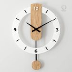 Horloge décorative avec chiffres romains pour un style classique