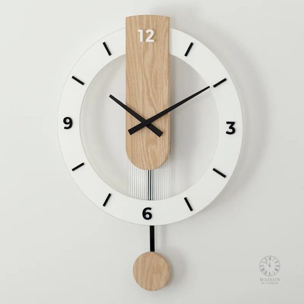 Horloge murale à chiffres romains, design intemporel et raffiné