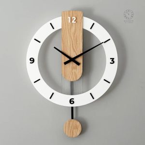 Horloge murale chiffres romains, ajout sophistiqué à votre pièce