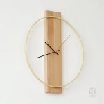 Horloge design scandinave avec aiguilles élégantes