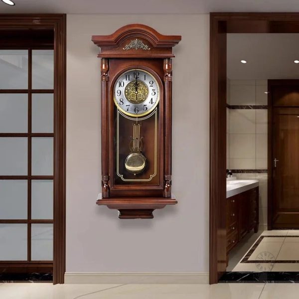 Horloge Comtoise au style rétro élégant