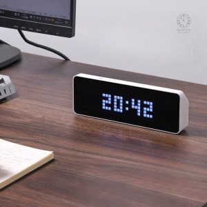 Horloge intelligente au style contemporain pour tous les espaces