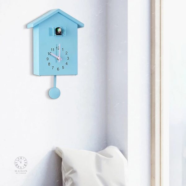 Horloge Coucou artisanale avec motifs colorés