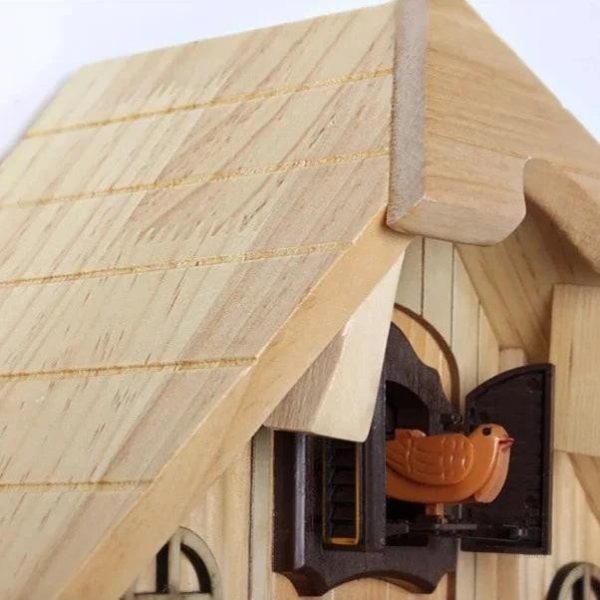 Coucou en bois avec mécanisme à pendule