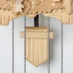 Horloge murale en bois au motif élégant