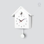 Horloge murale moderne avec un mécanisme de coucou