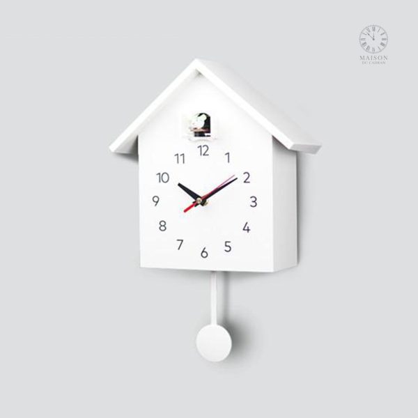 Horloge murale moderne avec un mécanisme de coucou