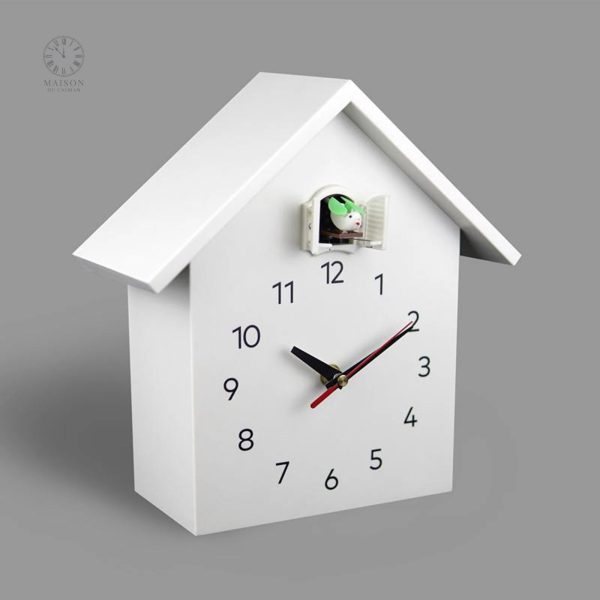 Horloge moderne au look original, idéale pour le salon