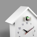 Horloge moderne avec finitions soignées et esthétiques