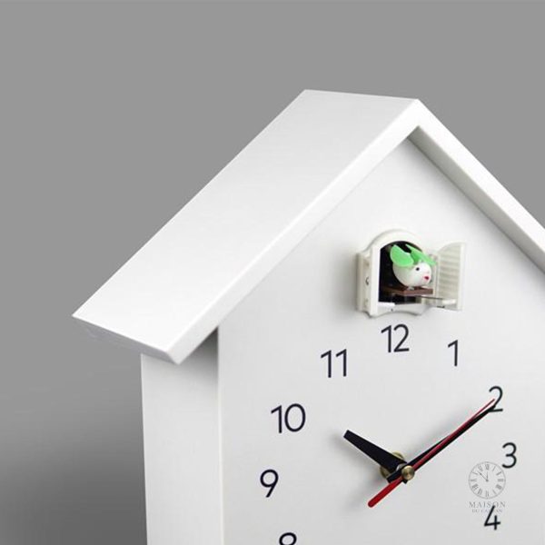 Horloge moderne avec finitions soignées et esthétiques