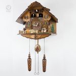 Horloge coucou suisse traditionnelle en bois