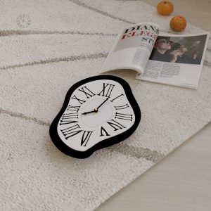 Horloge Dali, pièce maîtresse pour une décoration originale