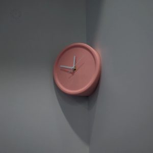 Horloge de bureau angle design élégant