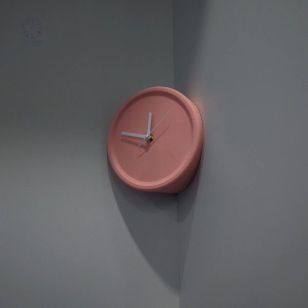 Horloge de bureau angle design élégant