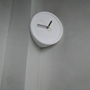 Horloge d'angle pratique pour espace de travail