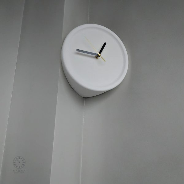 Horloge d'angle pratique pour espace de travail