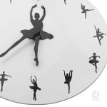 Horloge murale au design danseuse élégante