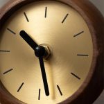 Horloge de bureau en bois naturel et chic