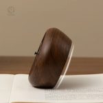 Horloge en bois pour un style de bureau contemporain