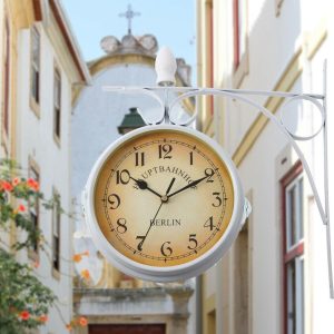Horloge double face pour une décoration classique