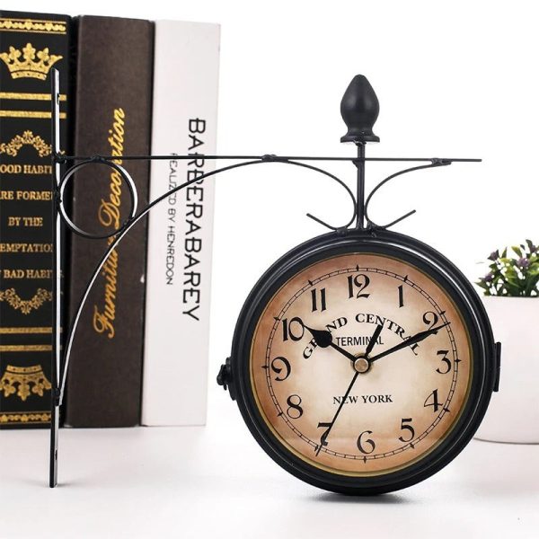 Horloge de gare rétro pour une ambiance nostalgique