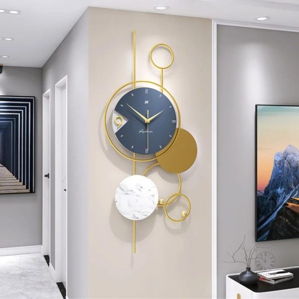 Horloge murale design raffinée avec finitions de qualité