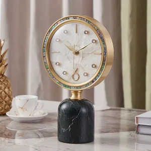 Élégante horloge murale pour un style moderne et raffiné