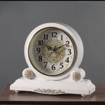 Horloge Antique de Table au Design Vintage