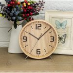 Horloge de table en bois au design élégant